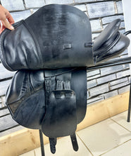 Load image into Gallery viewer, 17 1/2” MW Albion Kontrol Jump  Saddle - Black