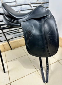 18” Wide Tech 1 Dressage Saddle - Black