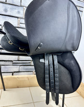 Load image into Gallery viewer, 17” MN Changeable Gullet Wintec 2000 Suede GP Saddle - Black