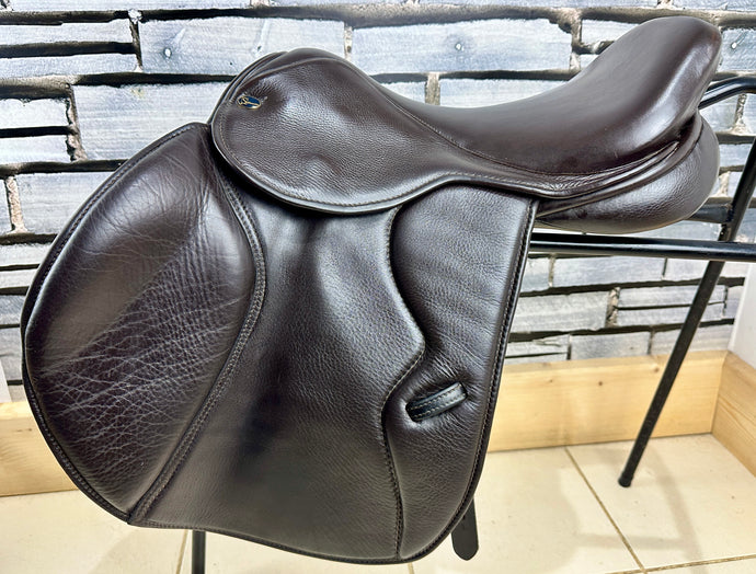 16 1/2” MW Silhouette Jump Saddle - Brown