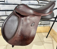 Load image into Gallery viewer, 17 1/2” XW Changeable Gullet Arena AP/Jump Saddle - Hart - Brown