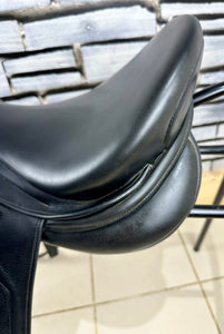 18” Wide Tech 1 Dressage Saddle - Black