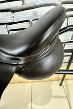 Load image into Gallery viewer, 17 1/2” MN Changeable Gullet Kent &amp; Masters GP Saddle - Brown