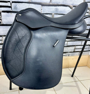 17” Changeable Gullet XW Wintec Wide Saddle - Black