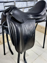 Load image into Gallery viewer, 17 1/2” MW +0.5 Amerigo Pinerolo Dressage Saddle - Black