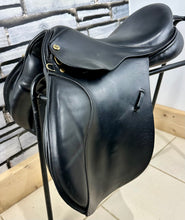 Load image into Gallery viewer, 17” Wide Cliff Barnsby GP Saddle - Black