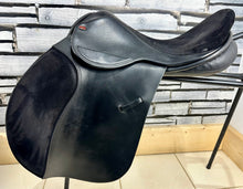 Load image into Gallery viewer, 17 1/2” MW Ideal International Event Saddle - Black