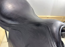 Load image into Gallery viewer, 17 1/2” MW +0.5 Amerigo Pinerolo Dressage Saddle - Black