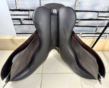 Load image into Gallery viewer, 17 1/2” XW Changeable Gullet Arena AP/Jump Saddle - Hart - Brown