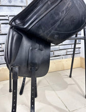 Load image into Gallery viewer, 17 1/2” MW +0.5 Amerigo Pinerolo Dressage Saddle - Black