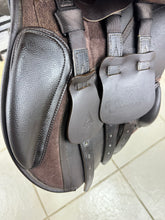 Load image into Gallery viewer, 17 1/2” XW Changeable Gullet Arena AP/Jump Saddle - Hart - Brown