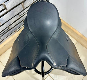 17” Changeable Gullet XW Wintec Wide Saddle - Black