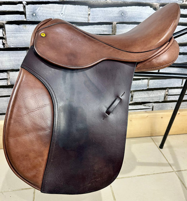 17” Wide Black Country VSD Saddle - Brown