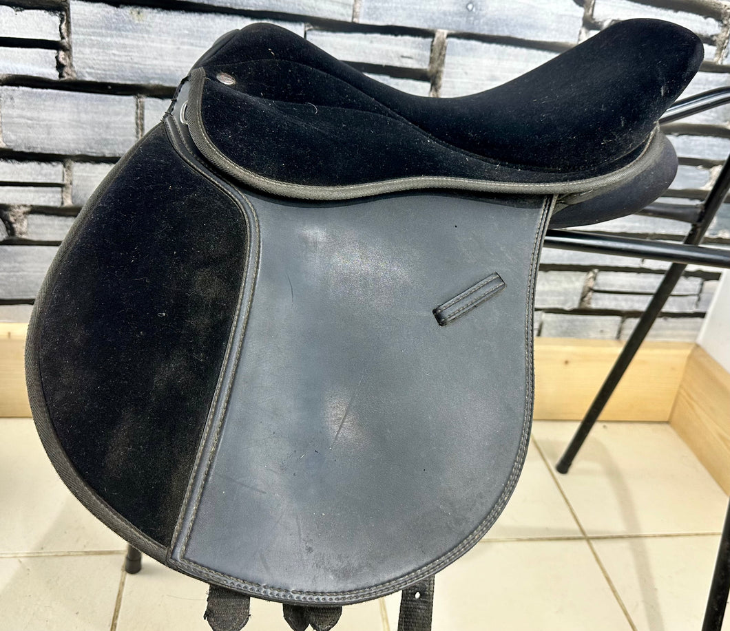 16 1/2” XXXW Thorowgood Maxam Cob GP Saddle - Black