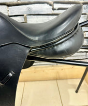 Load image into Gallery viewer, 17” Wide Cliff Barnsby GP Saddle - Black