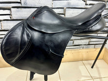 Load image into Gallery viewer, 17 1/2” MW Albion Kontrol Jump  Saddle - Black