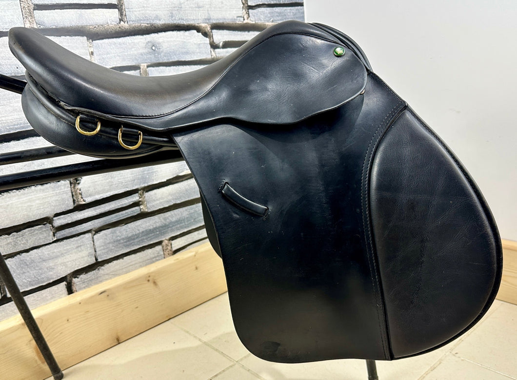 17 1/2” Wide Crown/Ideal VSD Saddle - Black