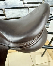 Load image into Gallery viewer, 17” Wide Jeffries Falcon English Event GP Saddle - Brown