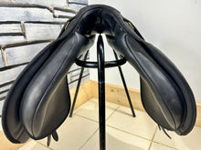 Load image into Gallery viewer, 17” MN Changeable Gullet Wintec 2000 Suede GP Saddle - Black