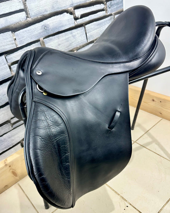 17 1/2” MW Black Country GP/Event Saddle - Black