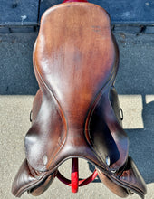 Load image into Gallery viewer, 17” Medium Harry Dabbs/Jaguar Jump Saddle - Brown