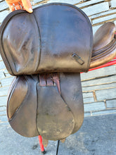 Load image into Gallery viewer, 17” Medium Harry Dabbs/Jaguar Jump Saddle - Brown