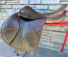 Load image into Gallery viewer, 17” Medium Harry Dabbs/Jaguar Jump Saddle - Brown