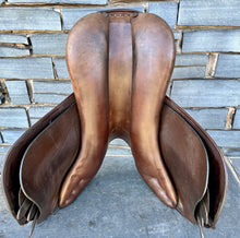 Load image into Gallery viewer, 17” Medium Harry Dabbs/Jaguar Jump Saddle - Brown