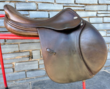 Load image into Gallery viewer, 17” Medium Harry Dabbs/Jaguar Jump Saddle - Brown