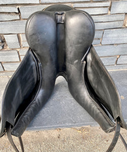 17” Medium Sue Carson Monoflap Dressage Saddle - Black