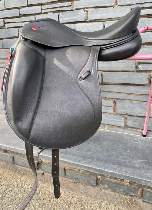 NEW 17 1/2” Med/Changeable Gullet Whitaker Vienna Monoflap Dressage Saddle - Black