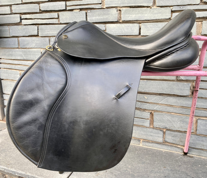 17 1/2” MW Saddlers Bench GP Saddle - Black