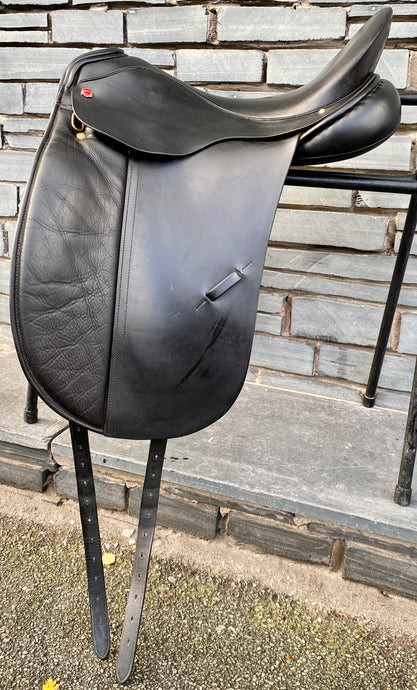 17 1/2” MW Albion SLK Dressage Saddle - Black