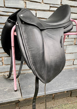 Load image into Gallery viewer, 17 1/2” MW Childeric DGP Dressage Saddle - Black