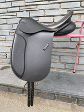 Load image into Gallery viewer, 17” Medium Kings Saddlery Dressage Saddle - Black